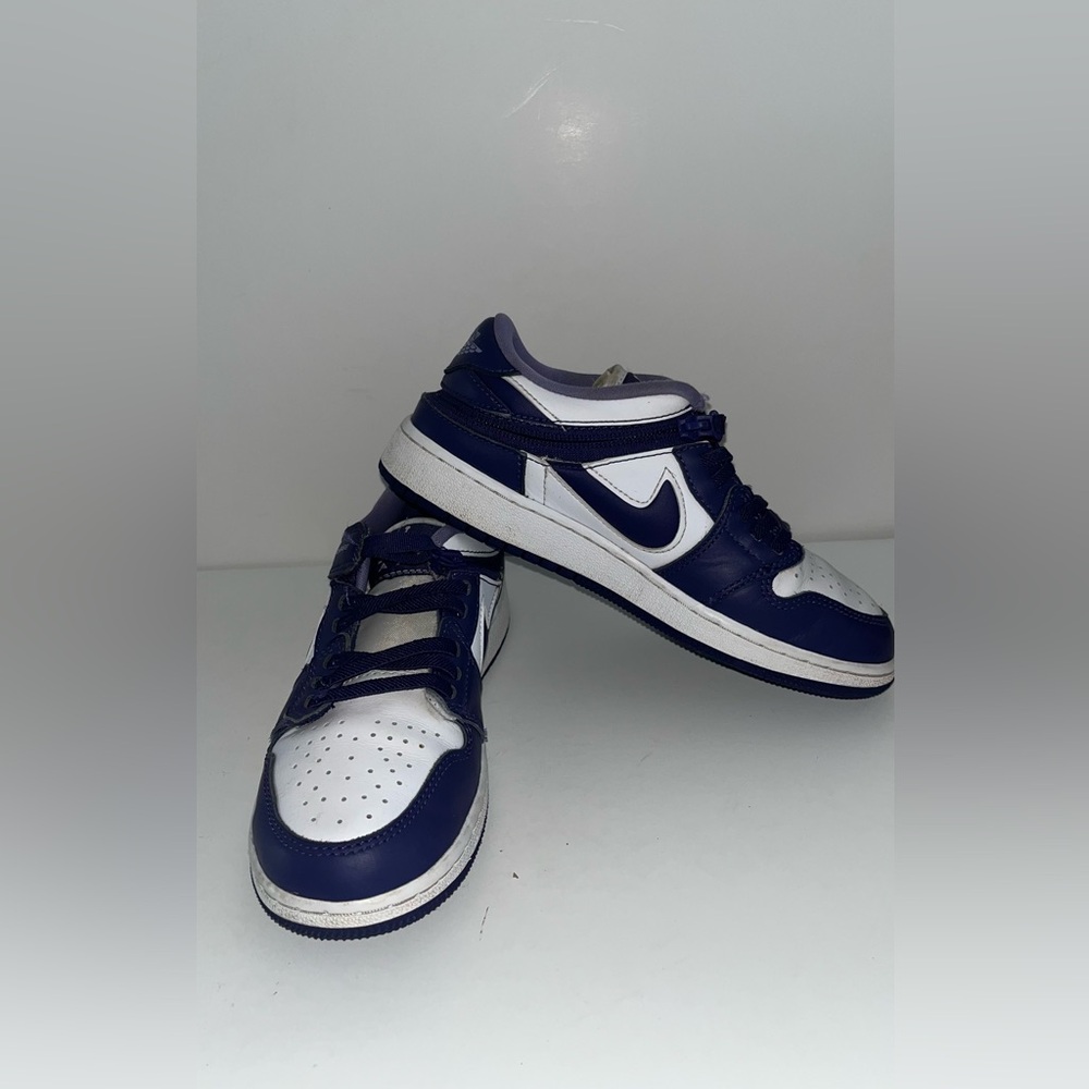 Nike Blue and White Sneakers Classic Low-Top Design